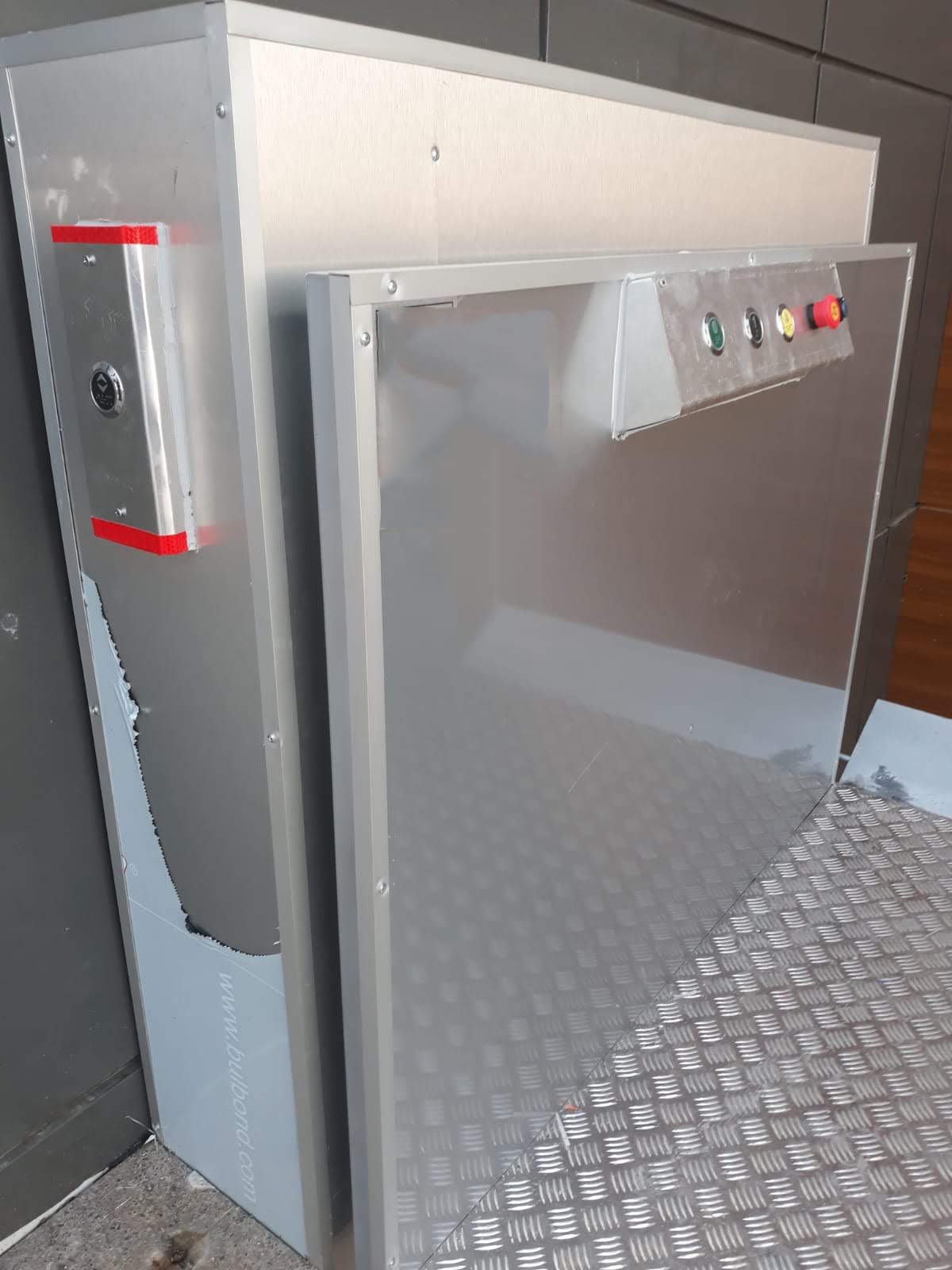 Açık Engelli Asansörü