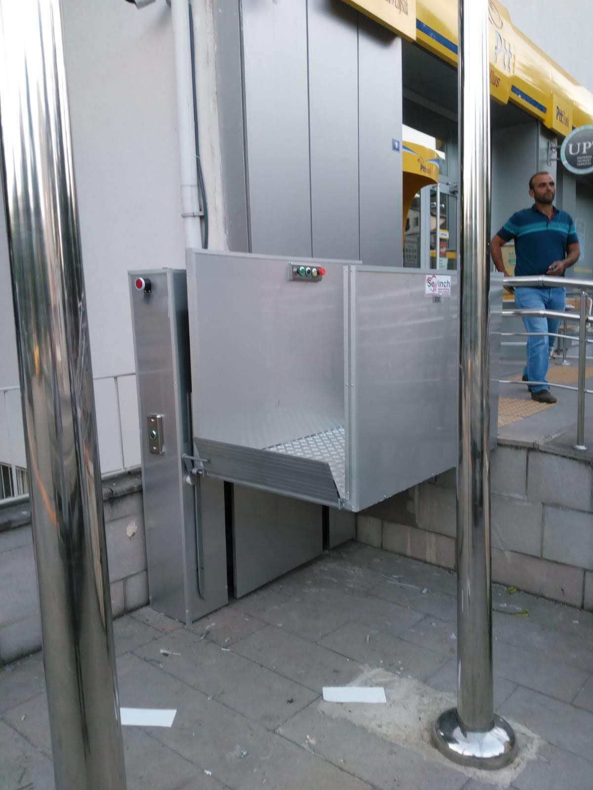 Açık Engelli Asansörü